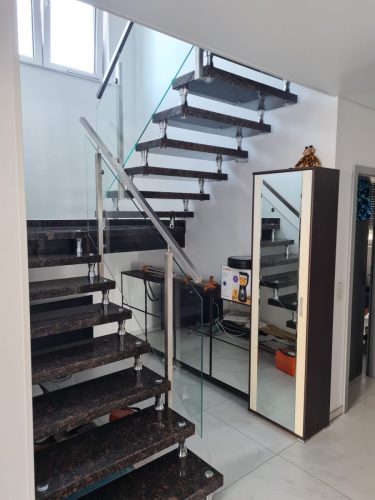 Geländer mit Galsfüllung