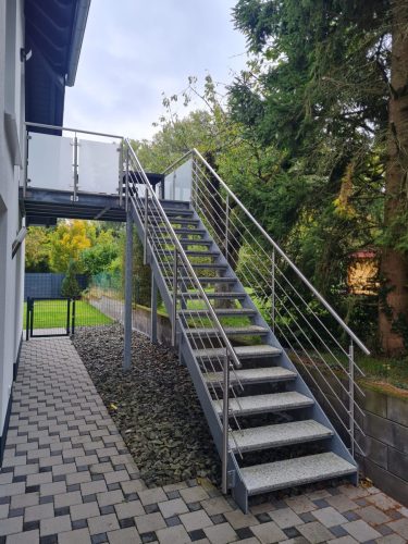 Balkonanalge mit Granitstufen